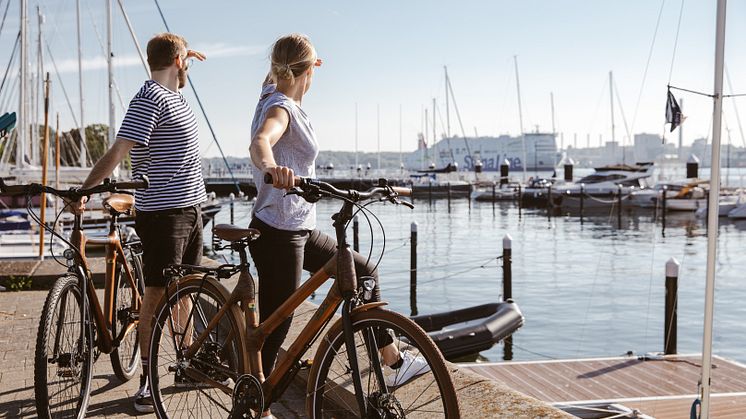 Bei der geführten Entdecker Tour durch Kiel erkunden Teilnehmer*innen die Fördestadt mit dem Fahrrad