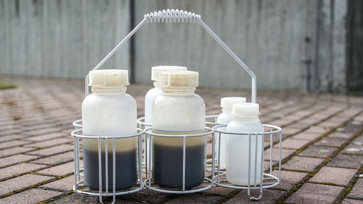 Veolia Abwasser Proben_Heiko Rebsch