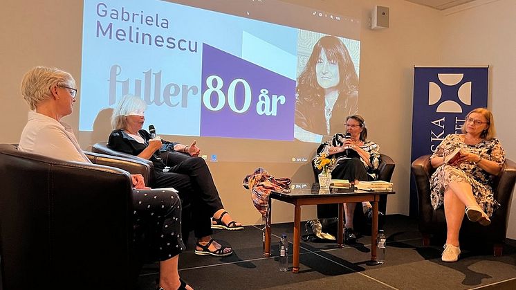 Scriitoarea Agneta Pleijel, traducătoarea Inger Johansson (stanga), scriitoarea Eva Ström, editoarea Denisa Comanescu (dreapta) 