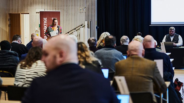 Kommunalråd Kata Nilsson i talarstolen under måndagens kommunfullmäktigemöte.   Foto: Maria Fäldt