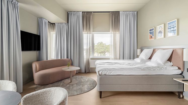 Hotellet som ligger nära E18 har 66 modernt inredda rum, varav flera har utsikt över Klarälven. 