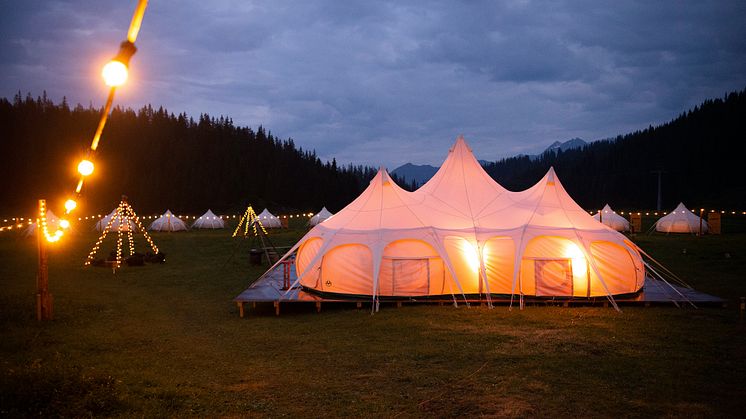 Pop-Up Glamping in Laax, Graubünden (c) Marco Hartmann