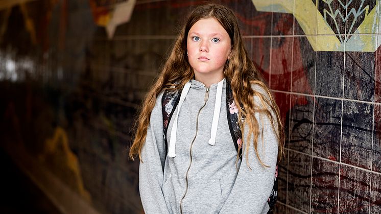 Många barn går mot ett ensamt sommarlov utan lek och äventyr och för barn i fattigdom kan utsattheten bli extra påtaglig. Foto: Jonas Nimmersjö. kampanjbild