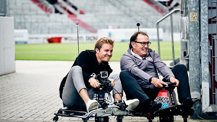 Die berühmte Eau de Toilet Kurve: Rosberg & Lienen kriegen sie!