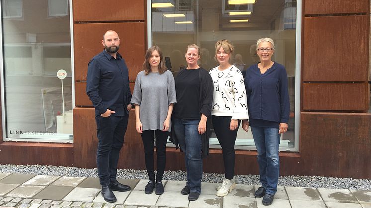 Mattias Pegestam, Maria Jonsson, Johanna Larsen, Isabelle Gyllengahm och Erika Jonsson bemannar LINK arkitekturs nya kontor i Skellefteå.