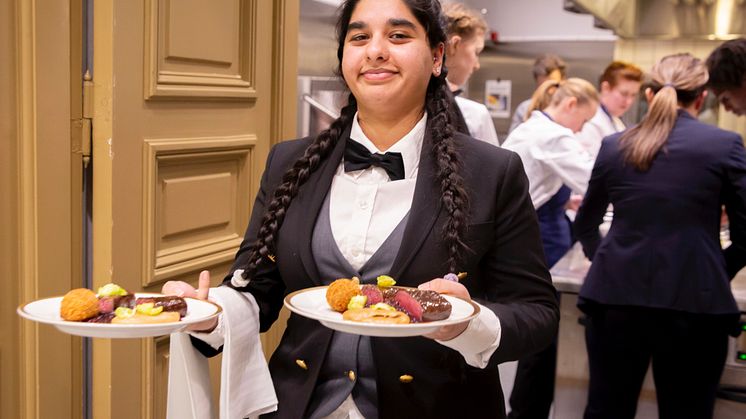 Hadia Mirza på vei ut med mat og en oppfordring til regjeringen 