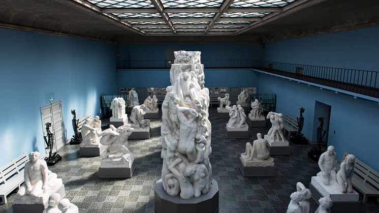 Monolittsalen med originalskulpturene i gips. (Foto: Ivar Kvaal / Vigeland-museet)