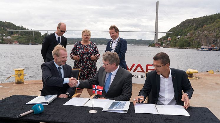 High res image - Kongsberg Maritime - Vard signing