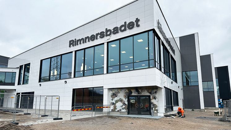 Rimnersbadets framsida med entré