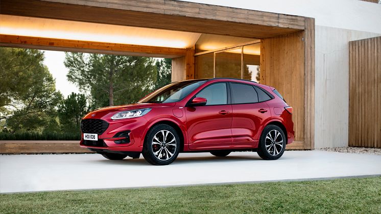Ny Ford Kuga i bredt hybridudvalg til priser fra 280.090 kroner