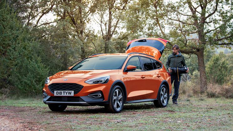 Ob als 5-Türer und Traveller. Zielgruppe des neuen Ford Focus Active ist die wachsende Zahl von SUV- und Crossover-Kunden, die Vielseitigkeit und ein robustes Design wünschen