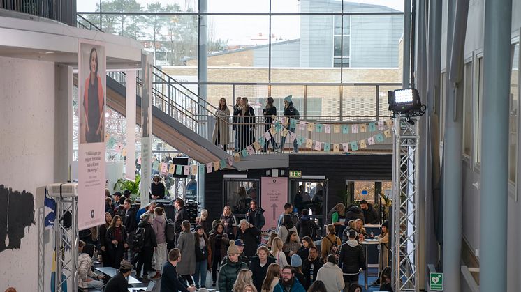 Förra året kom rekordmånga besökare till Öppet hus på Umeå universitet. I år är ännu fler anmälda redan. Foto: Lizette Gunnesson/Umeå universitet