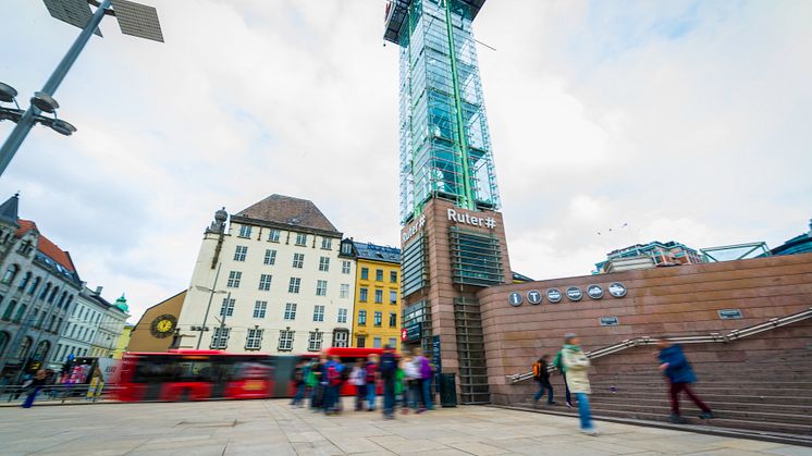 Jubilant: Kundesenteret på Jernbanetorget fyller 30 år. Mens det gamle kundesenteret oppgraderast finner du kundesenteret i nytt lokale ved Oslo S. Foto: Bonanza/Ruter