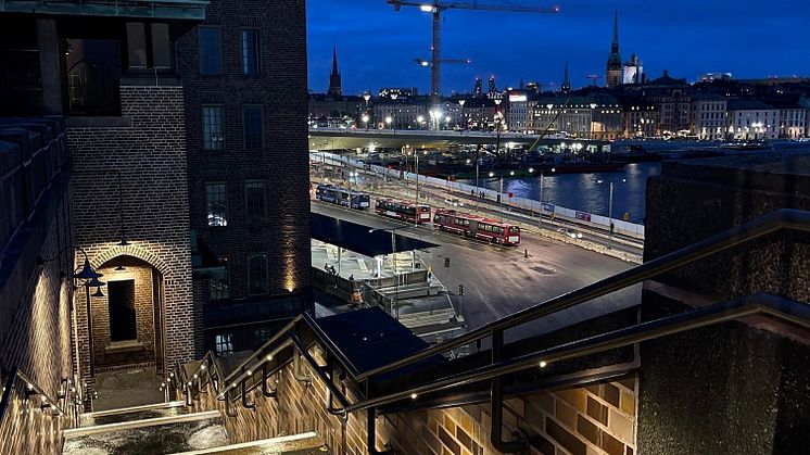 Lokattens trappor renoveras med nytt ljus.