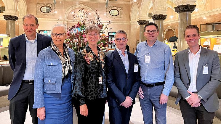 Fr v: Jacob Lamberg, Caroline Drabe, Ulrika Heie (trafikutskottets ordförande) Lars Bergmark, Peter Bryntesson och Richard Andermyr.