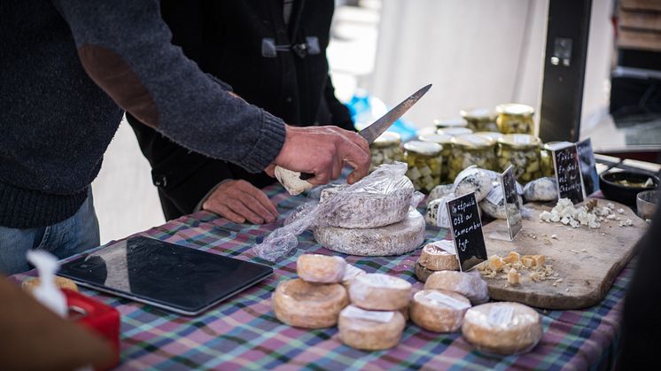Matmarknad med lokala producenter på Kungsbacka torg den 14 september.