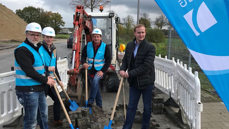 Spatenstich für die Gewerbegebiete in Münster Coerde:  v.l. Christian Schüller, Silke Klein-Hietpas, Bernd Herrmann (Deutsche Glasfaser), Christian Tebel (Breitbandkoordinator der Stadt Münster).