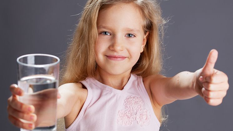 Help kids help themselves fight being overweight by encouraging them to drink water, new study suggests.