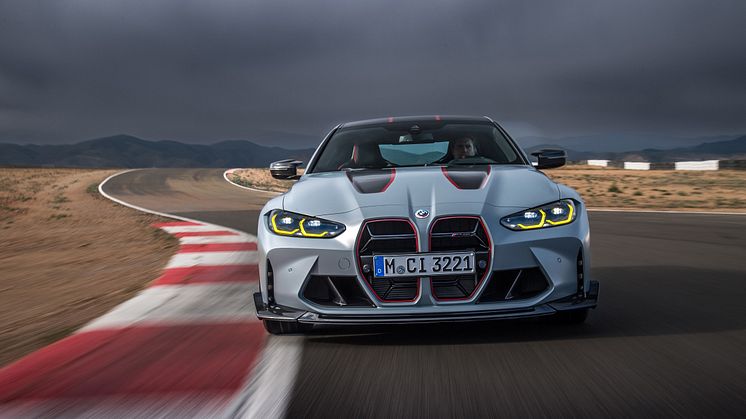 P90461729_lowRes_the-new-bmw-m4-csl-o (1)