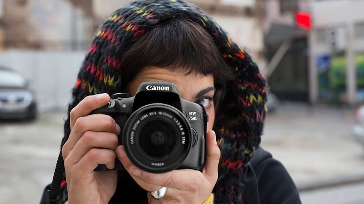 EOS 750D _Lifestyle_1_scarf