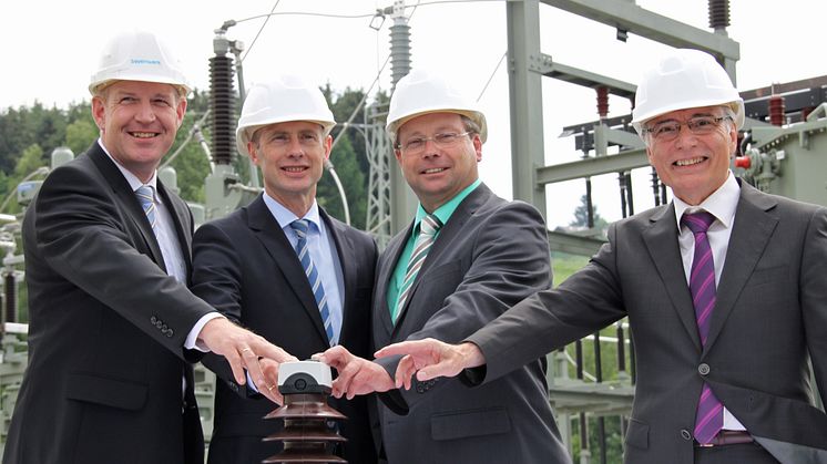 Presseinformation: Bayernwerk nimmt Umspannwerk in Falkenstein in Betrieb – freie Fahrt für Energiezukunft in der Region