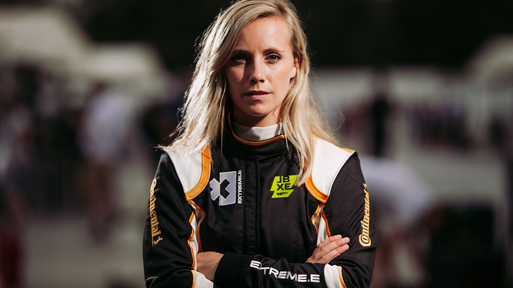 MIKAELA_Headshot 4.png