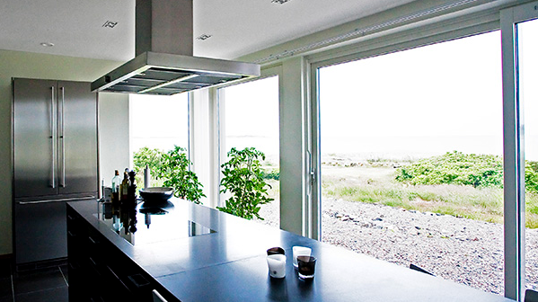 Alla vill ha mer glas! Fönsterleverantören Elitfönster hittar du hos Woody Bygghandel.