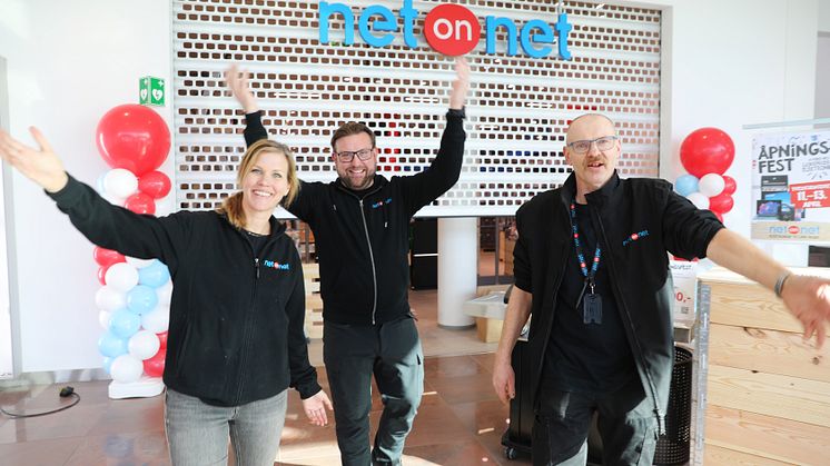 NetOnNets vd Josefin Dalum, Peter Andersson, Country manager Norway och butikschefen Paul Mathiassen hälsar alla välkomna till den nya Lagershopen i Stavanger.