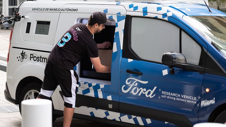 Rozvážkový automobil Ford bez řidiče 5