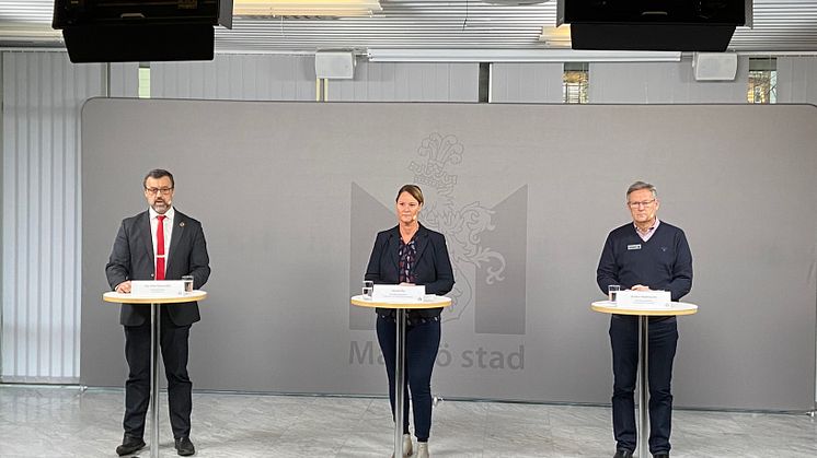 Per-Erik Ebbeståhl, ledningsstrateg på Malmö stad, Gisela Öst, förvaltningschef på hälsa-, vård- och omsorgsförvaltningen och Anders Malmquist, grundskoledirektör i Malmö stad.