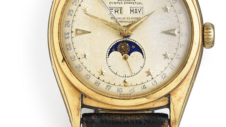 Rolex: A gentleman's wristwatch of 18k gold, ref. 6062 "Stelline". Automatic movement with triple calendar and moon phase. Movement no. 32883. Circa 1953. Hammer price: 1,527,500 (€ 205,000) including buyer's premium.