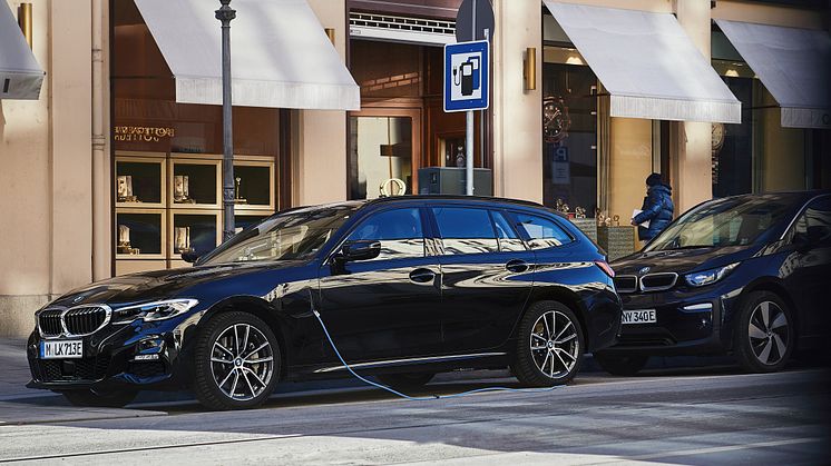 BMW 330e xDrive Touring