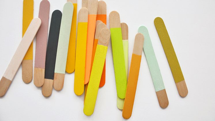 Margrethe Odgaards personliga färgreferensbibliotek "Colour Index Popsicles INDEX" består av 310 färger målade på glasspinnar och papper. © Margrethe Odgaard