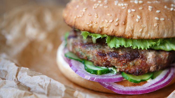 Fremtiden i våre hender testet matemballasje og fant skadelige fluorstoffer i flere av dem. Men enten du er forbruker eller produserer take away-mat er det enkelt å unngå miljøgifter som dette: Velg Svanemerket. Foto: Gettyimages