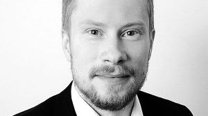 Niklas2_Head_BW1_600-300x300