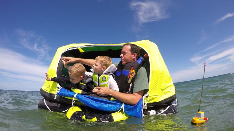 Hi-res image - Ocean Signal - Ocean Signal is advising boaters to carry an EPIRB to alert search and rescue in an emergency