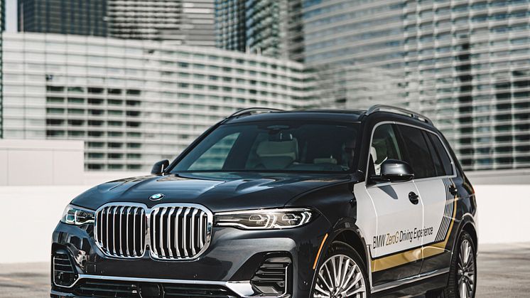 BMW X7 ZeroG Lounger