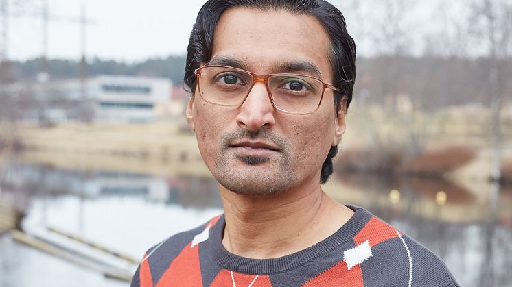 Industridoktoranden Arbab Rehan har på uppdrag av Uddeholm forskat om hur man optimerar kallarbetsstålet Caldie.