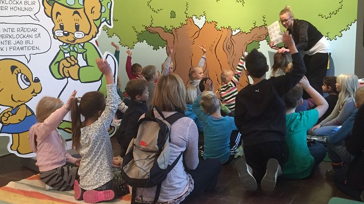 PRESSINBJUDAN: Jurslaskolan åk 1 på Bamsebesök