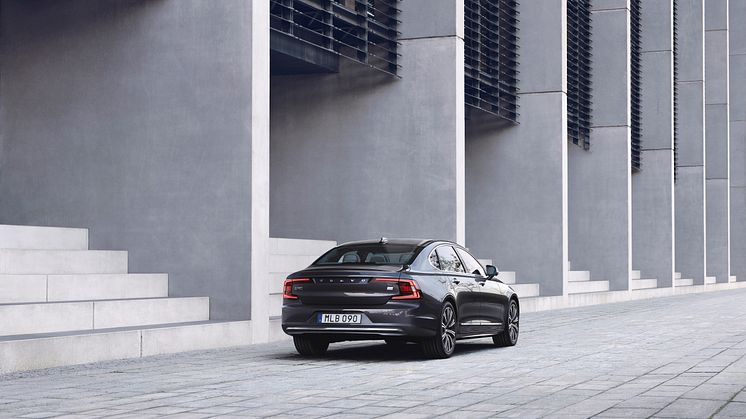 Volvo S90 Recharge T8 plug-in hybrid i Platinum Grey