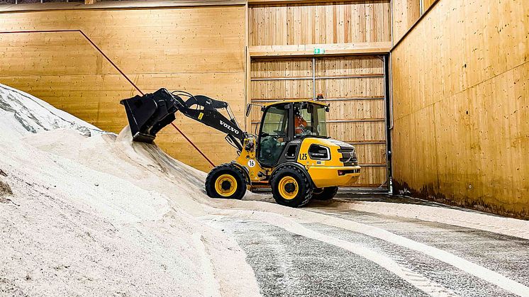 Volvo L25 Electric lastar material i depån