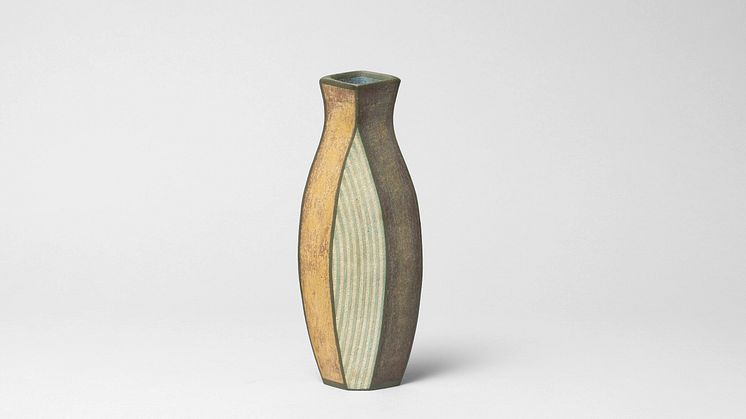 Elizabeth Fritsch, ‘Cubist’ bottle, circa 1984. Stoneware, coloured slips, 24.3 x 10x 4cm.  Estimate: £3,000-5,000. 