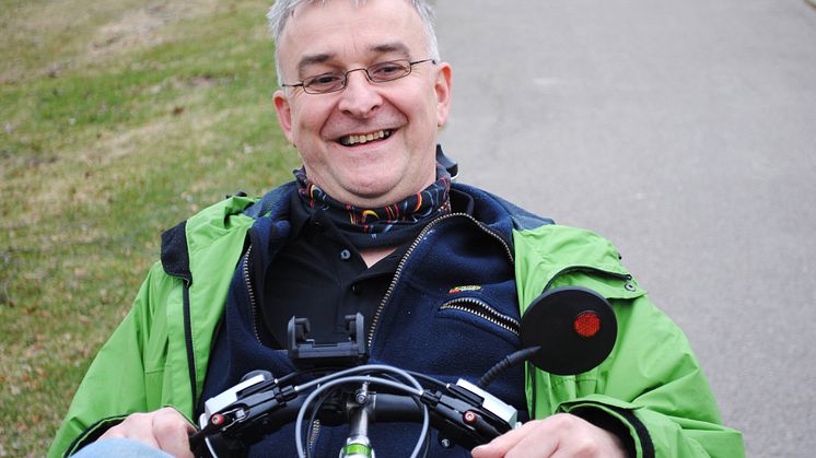 Kenneth Gagnero cyklar för Barnfonden