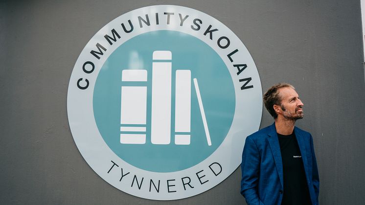 Emil Mattsson utanför Communityskolan Tynnered