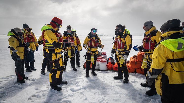 2__Antarctica DEC2021_MS Roald Amundsen_Photo Hurtigruten Expeditions_Oscar Farrera