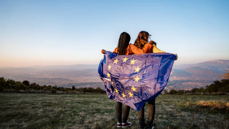 Kvinnor i EU-flagga