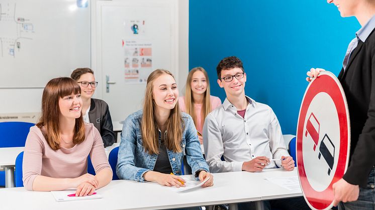 Få styr på reglerne hos Sørens køreskole i Holstebro