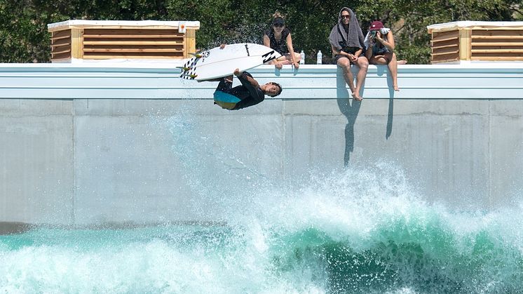 Nidec Industrial Solutions surfs the crest of the wave of a new business: electronic power makes it possible to experience exciting, safe and reliable surfing indoors 