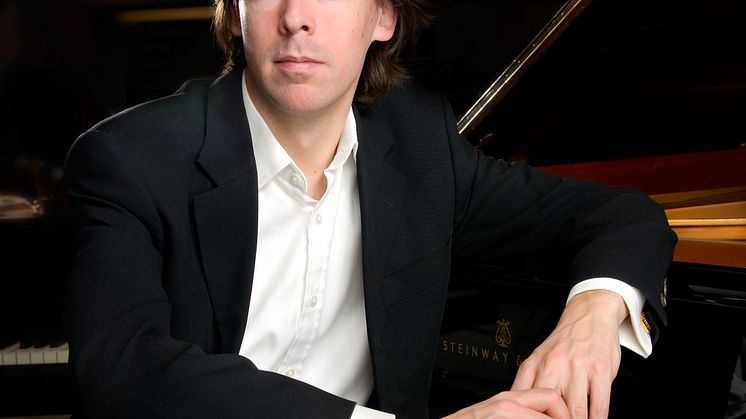 Martin Sturfält gör inhopp som pianosolist