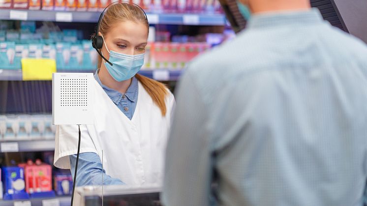 Die VoiceBridge Gegensprechanlage unterstützt Personal und Kunden immer dort wo Schutzmaßnahmen die verständliche Kommunikation einschränkt.